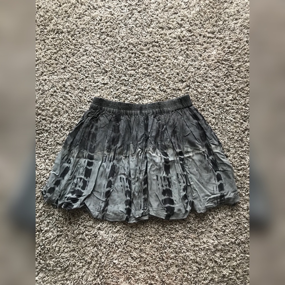 Mini skirts - Picture 2 of 6